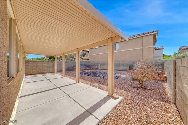 Building Photo - 7237 Twin Maples Ct