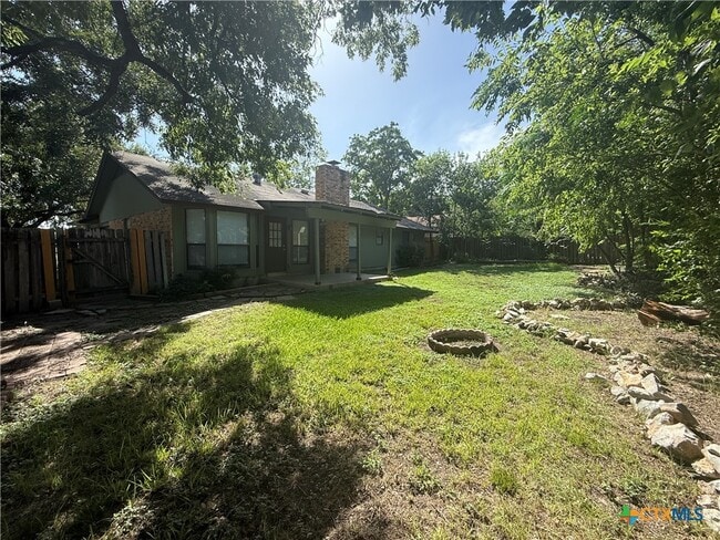 Building Photo - 912 Spring Hill Dr