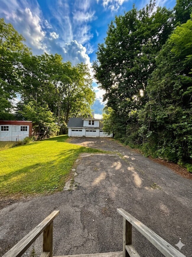 Building Photo - 9 Carhart Ave