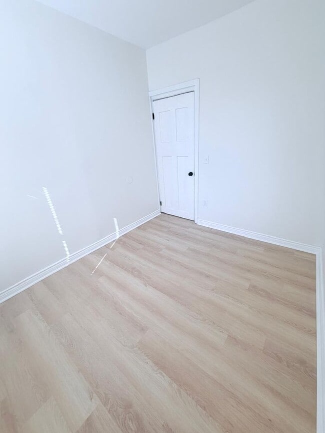 Building Photo - 2604 W 27th St