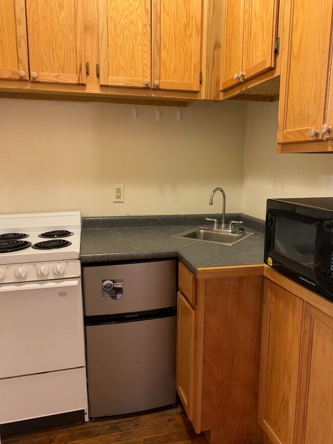 Building Photo - 372 Bucoto Ct
