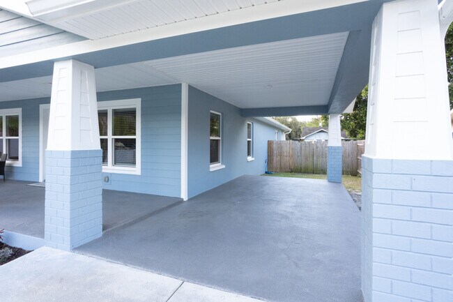 Building Photo - 1313 E Cayuga St