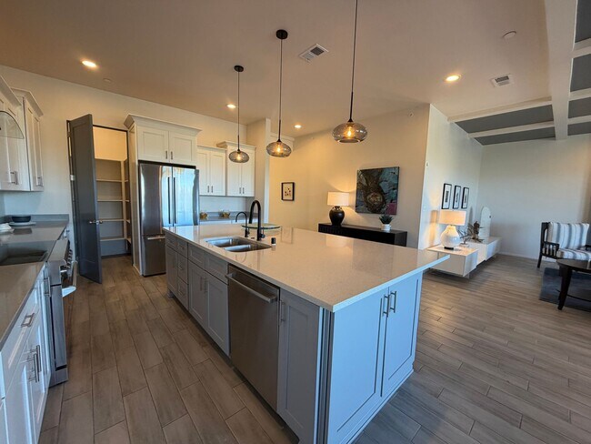 Building Photo - 14 Plano Arbolito