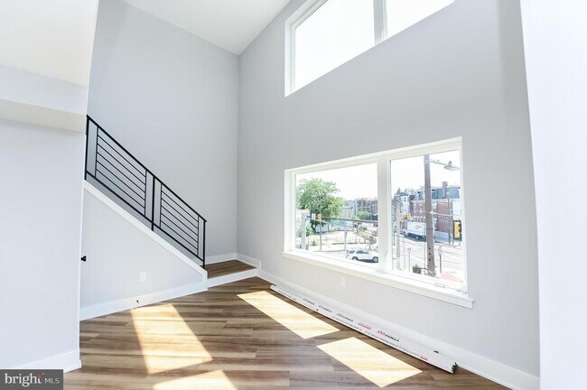 Building Photo - 3965 Lancaster Ave