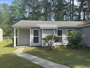 Building Photo - 2 bedroom, 1 bath Duplex