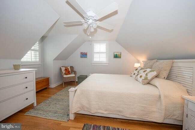 Building Photo - 533 Monument Ave