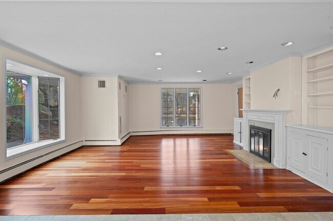 Building Photo - Beautiful 4 Bedroom 3.5 Bathroom Home On Quiet Tree-Lined Street In Millwood.