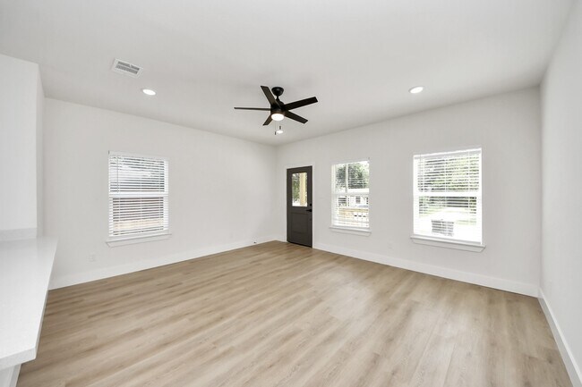 Building Photo - 1314 W Willis St