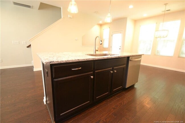 Building Photo - 1405 Luxor Dr
