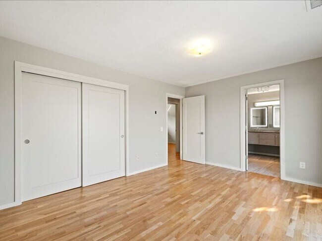 Building Photo - 3603 W Canal Dr
