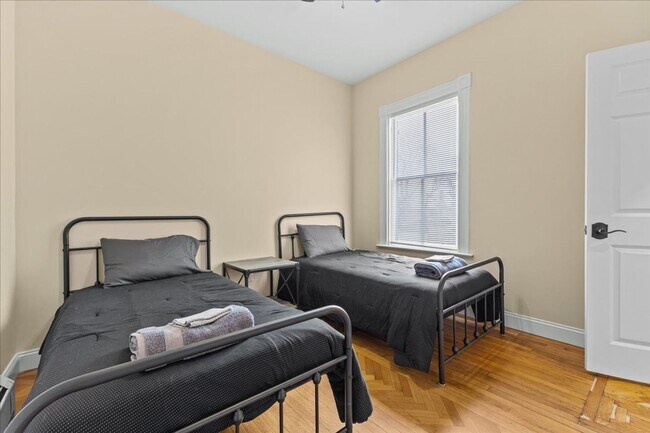 Building Photo - 416 Pearl St