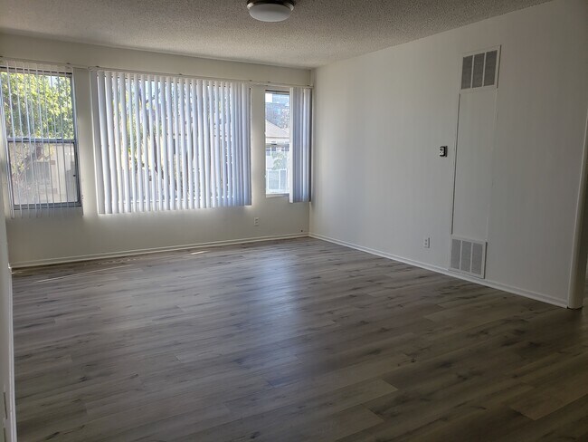 Building Photo - 329 California Ave