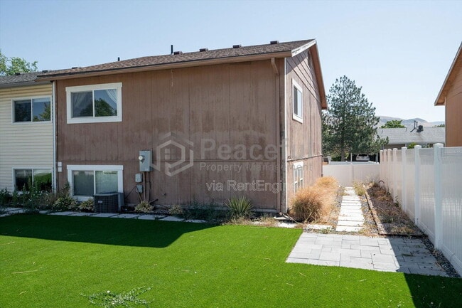 Building Photo - 1425 Mandalay Rd W