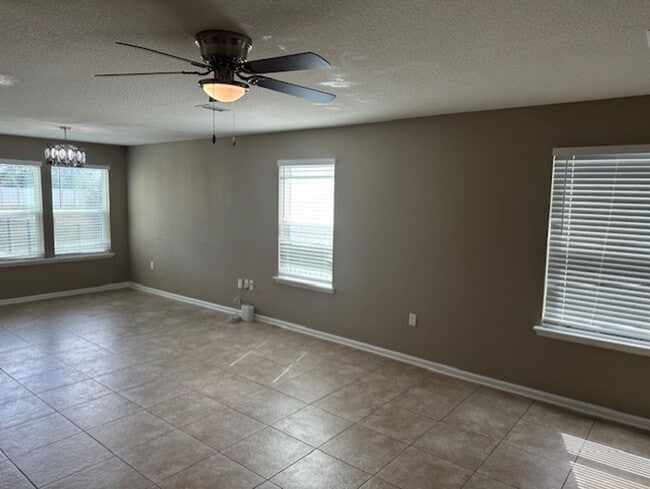Building Photo - Beautiful and Spacious Westside Gem!!!