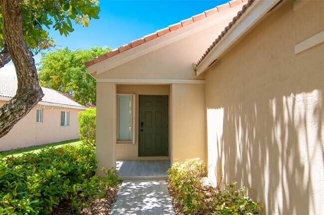 Building Photo - 4420 Dogwood Cir