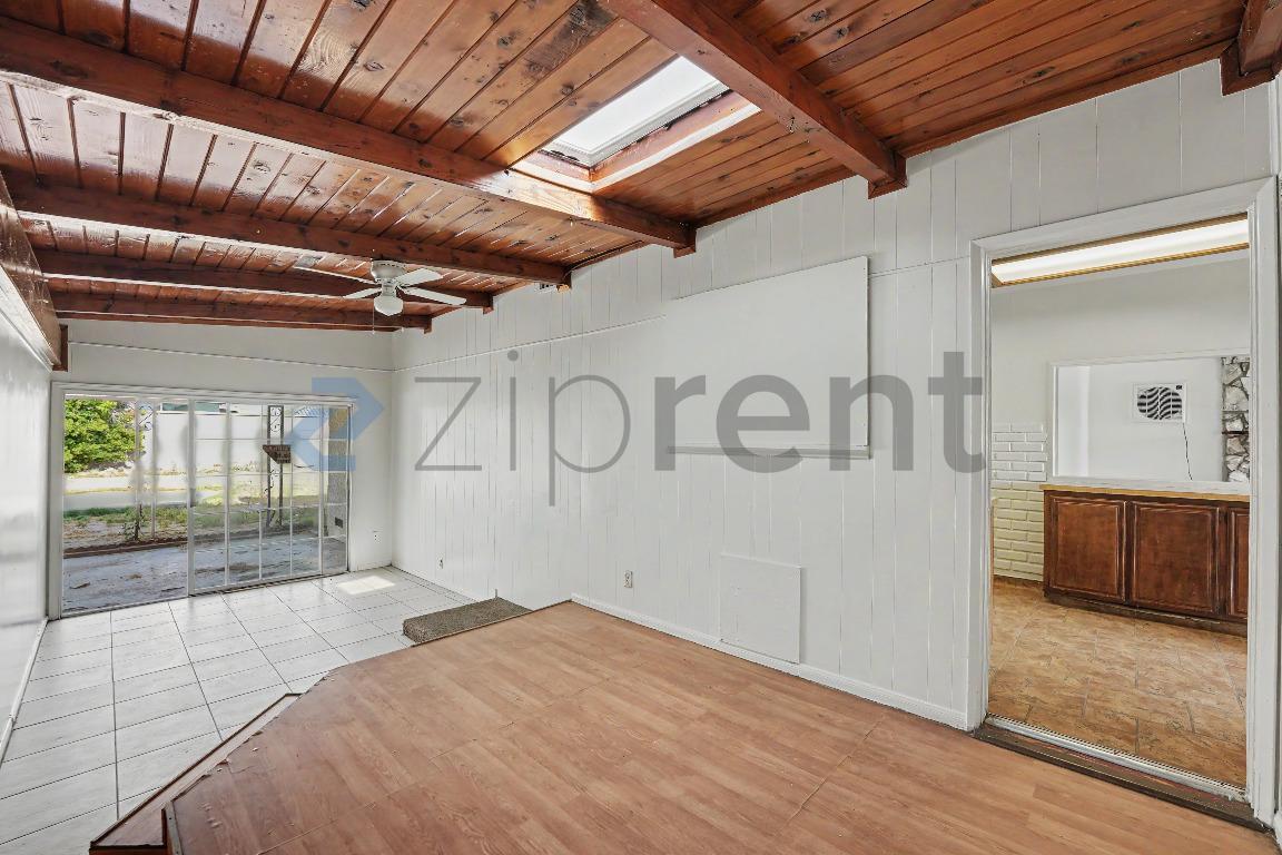 Building Photo - Unit