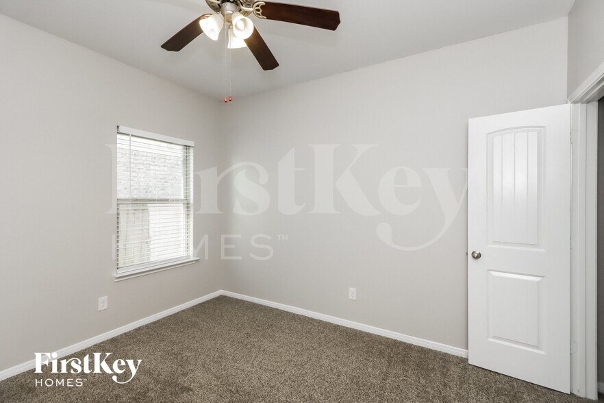 Building Photo - 6423 Sterling Shores Ln