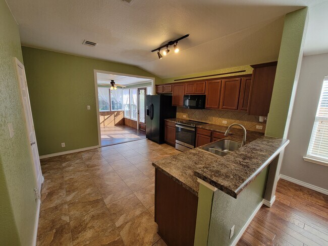 Building Photo - 2123 Wiltshire Dr