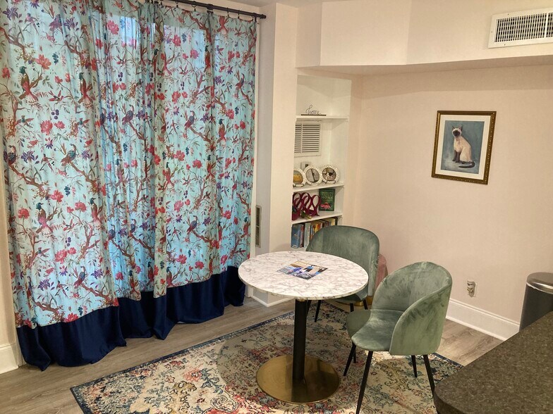 Dining area - 400 Queens Rd