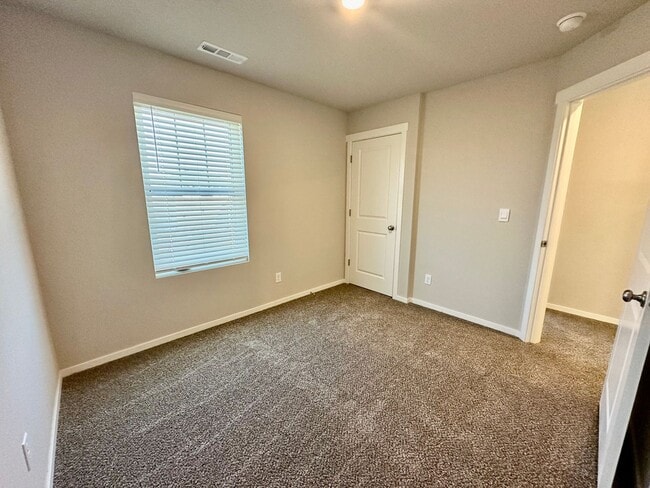 Building Photo - 4 Bedroom Home with Attached 2 Car Garage!