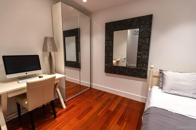 Building Photo - 1 Landmark Sq