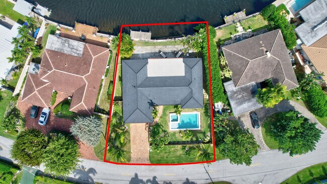 Building Photo - 1981 Coral Gardens Dr