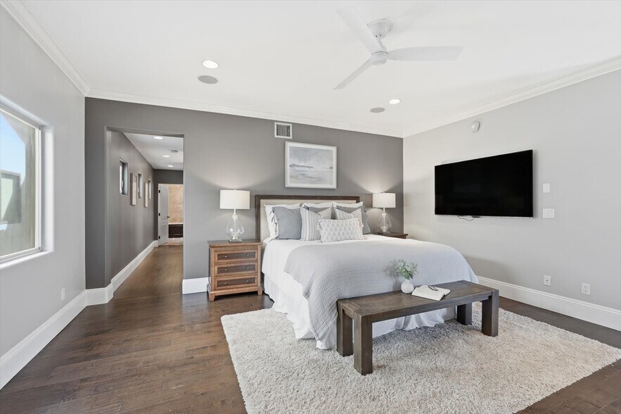 Building Photo - 5433 E The Toledo