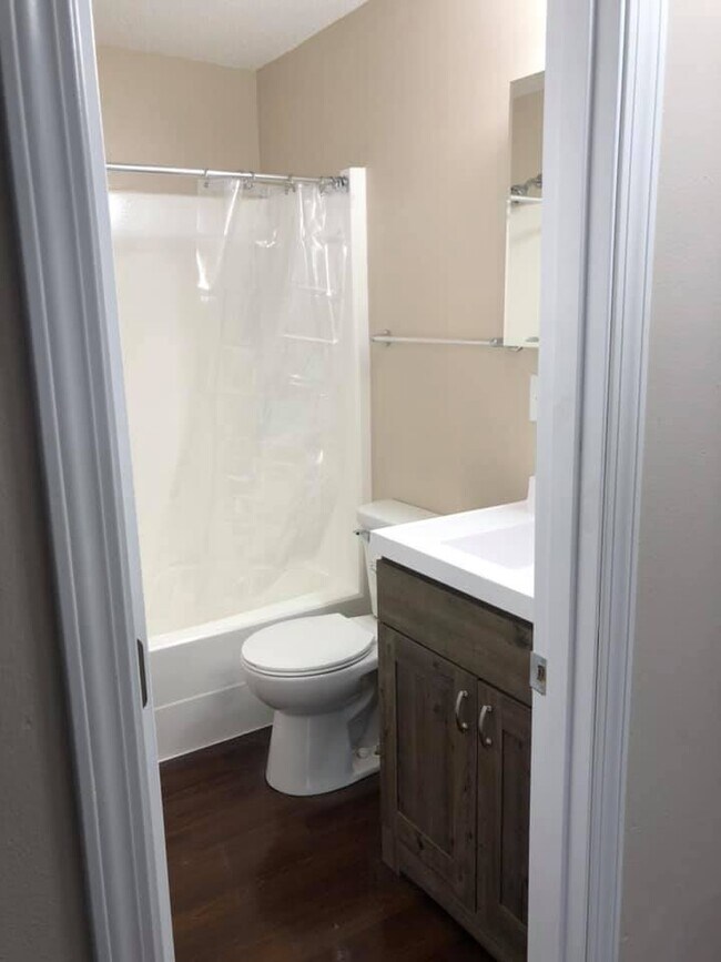 Building Photo - 411 Packwaukee St