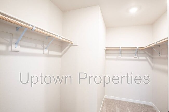 Building Photo - 16959 SW Leaf Ln