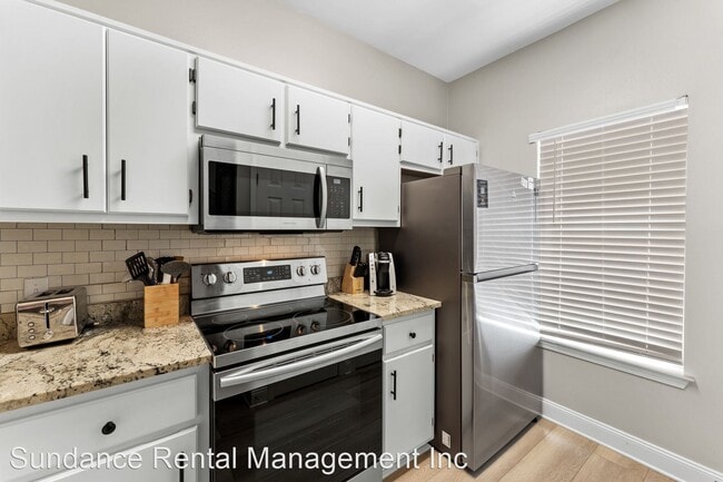 Building Photo - 2 br, 2.5 bath House - 450 S. Geronimo Str...