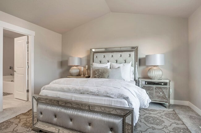 Building Photo - 3 Bedroom 2 Bath Townhome in Orem!!