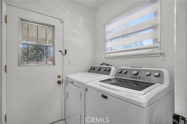 Building Photo - 6139 Tampa Ave