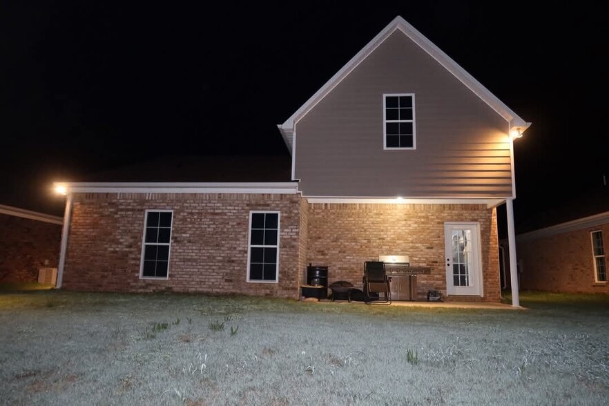 Building Photo - 15695 Landview Ln