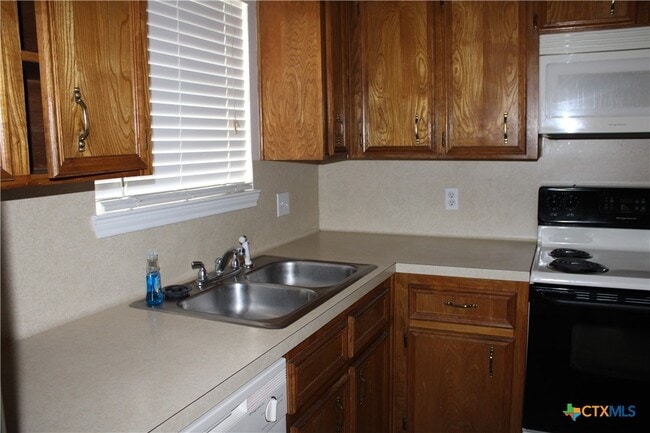 Building Photo - 2226 University Dr
