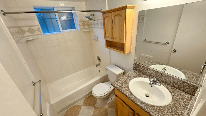 Building Photo - 1130 N Fuller Ave