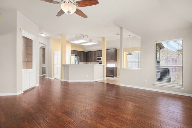 Building Photo - 3715 Crescent Dr