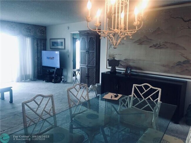 Building Photo - 1523 E Hillsboro Blvd