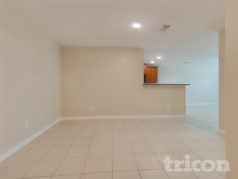 Building Photo - 524 Red Dusk Paint Dr