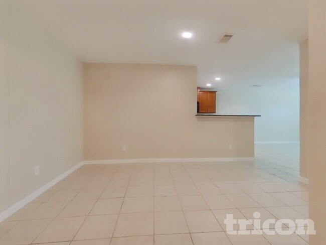 Building Photo - 524 Red Dusk Paint Dr