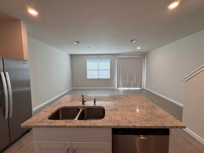 Building Photo - 496 Salisbury Cir