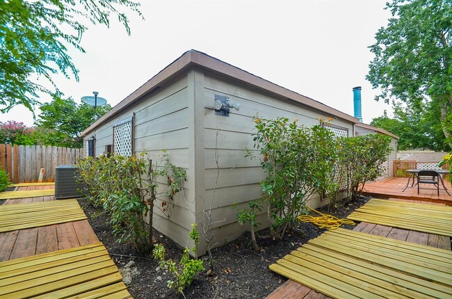 Building Photo - 9414 Clipperwood Pl