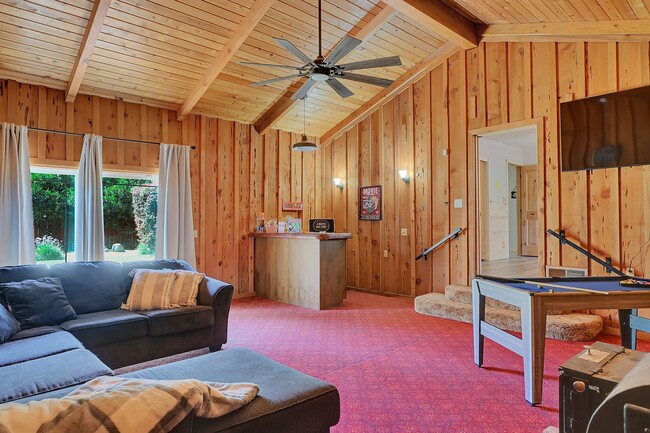 Building Photo - Modern Country Retreat on Half Acre in Gri...