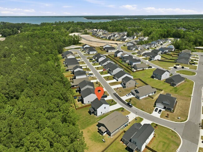 Building Photo - 305 Ruby Baird Dr