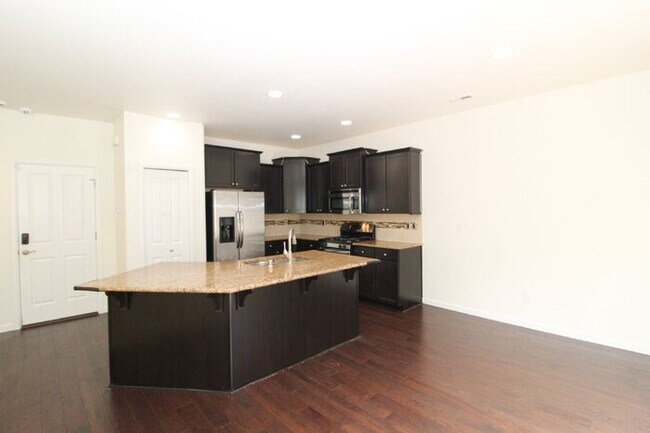 Building Photo - Spacious Rental! 3bed 3bath 2039sf 2 Car Garage A/C + Bonus Room