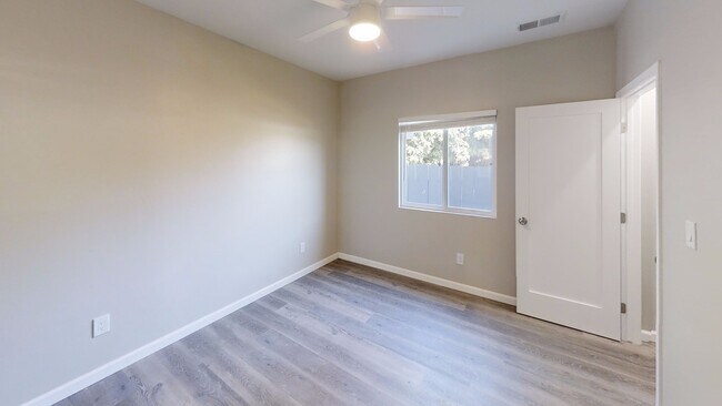 Building Photo - 5109 Ewing St