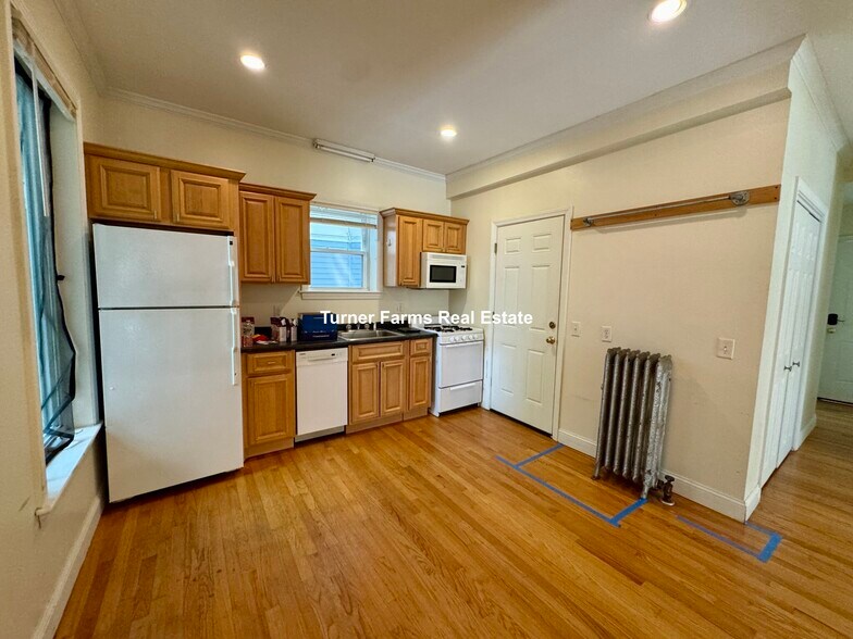 Primary Photo - 1576 Cambridge St