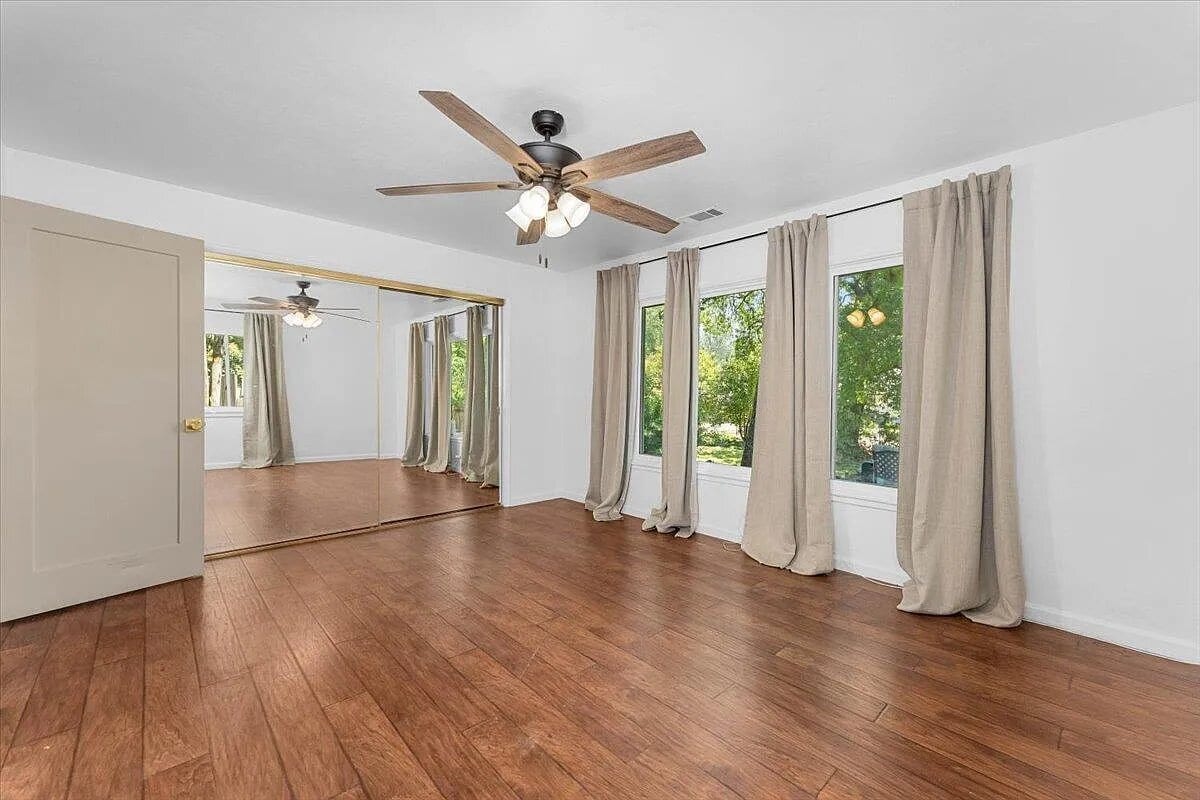 Building Photo - 2551 S Waverly Ave