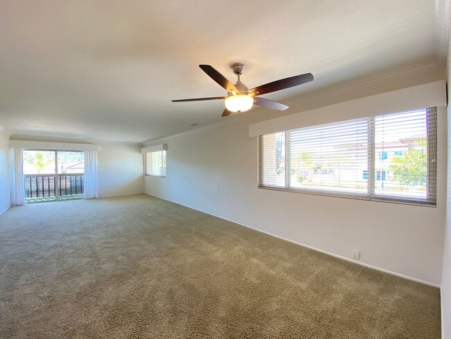 Building Photo - Beautiful corner condo in Lake San Marcos