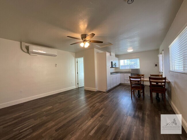 Building Photo - 3074 E Terrace Ave