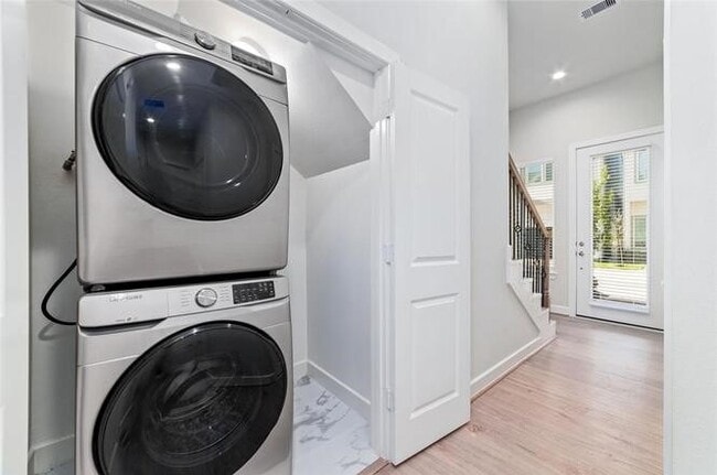 Building Photo - 148 Knightsbridge Park Ln